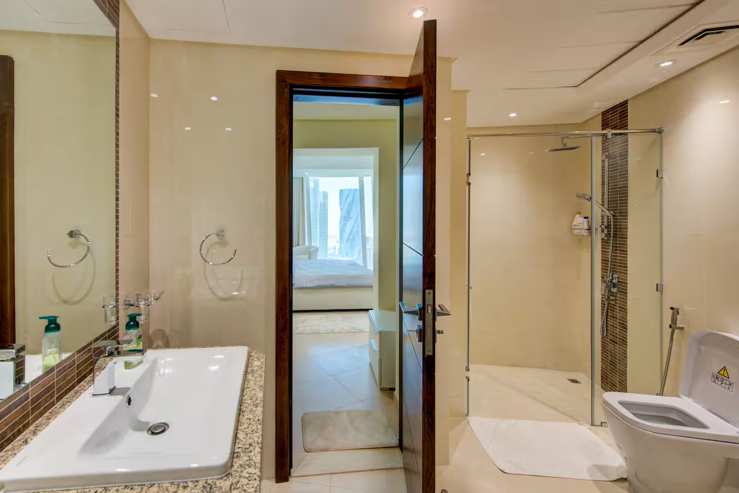 Luxury 2 Bedroom Apartment with Sea View in Manama