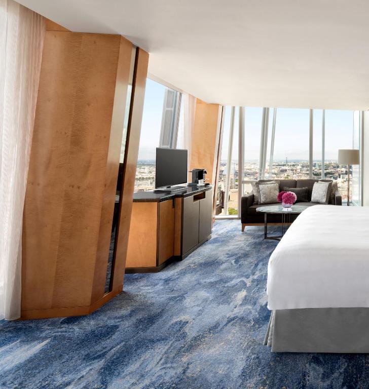 Luxury 5-Star Hotel in London with Stunning Skyline Views | Shangri-La The Shard, London
