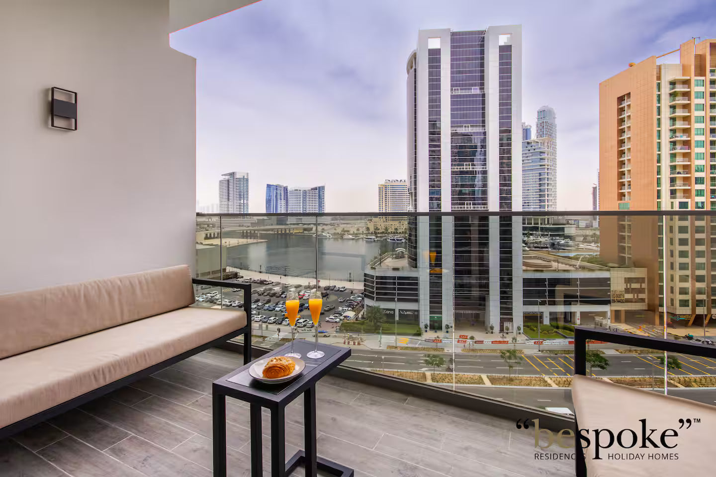 Elegant Studio by the Canal Near Dubai Mall