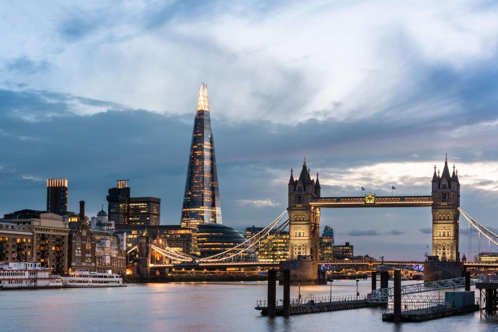 Luxury 5-Star Hotel in London with Stunning Skyline Views | Shangri-La The Shard, London