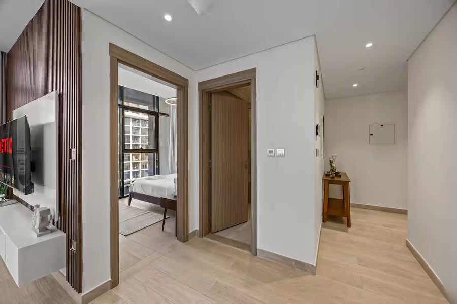 Elegant Bedroom in Dubai with Access to Pool and Gym