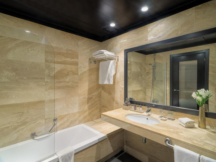 Modern 4-Star Hotel in Barcelona Near La Rambla | H10 Madison Barcelona