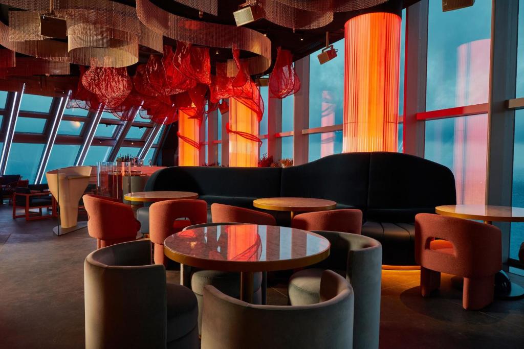 Luxury 5-Star Hotel in Barcelona with Sea Views | W Barcelona