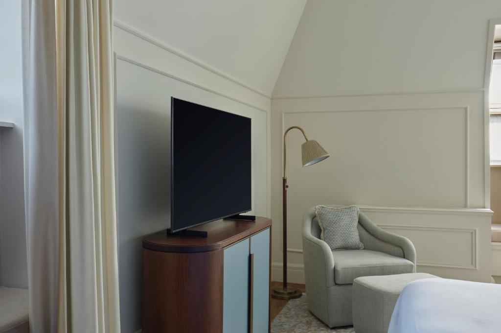 Waldorf Astoria Amsterdam Review – Luxury Canal Stay in Netherlands | Verido Stay