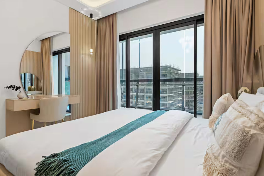 Modern 1BR Apartment w/ Balcony | Meydan