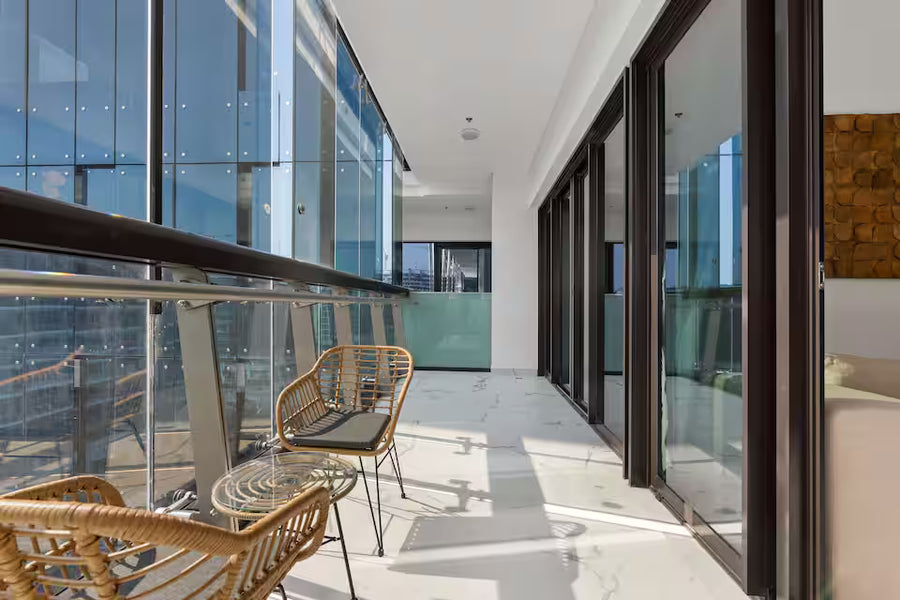 Modern 1BR Apartment w/ Balcony | Meydan