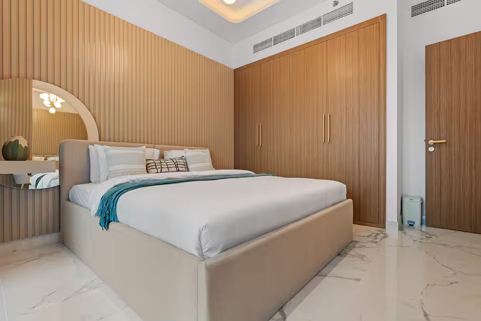 Modern 1BR Apartment w/ Balcony | Meydan